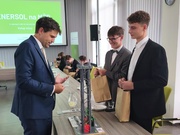 Ministr ŽP Petr Hladik a Zaci ISST Benesov .jpg